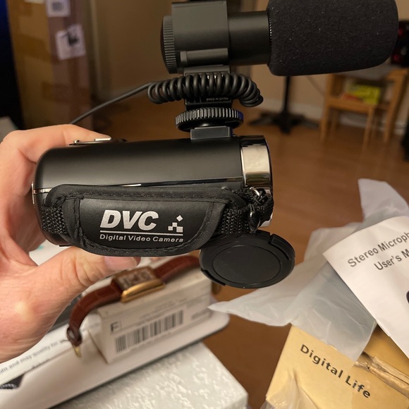 DVC digital video camcorder 4K with all the attachments - Picture 4 of 16